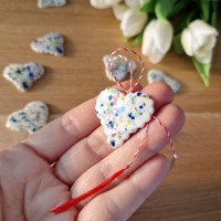 Martisor din portelan pictat cu aur - Inimioara Confetti